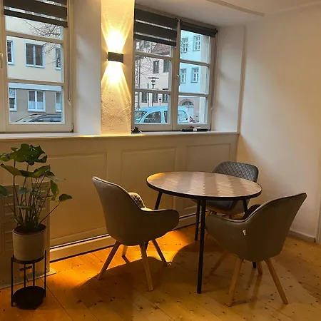 Apartment Altbau Charme In Der Nuernberger Innenstadt *